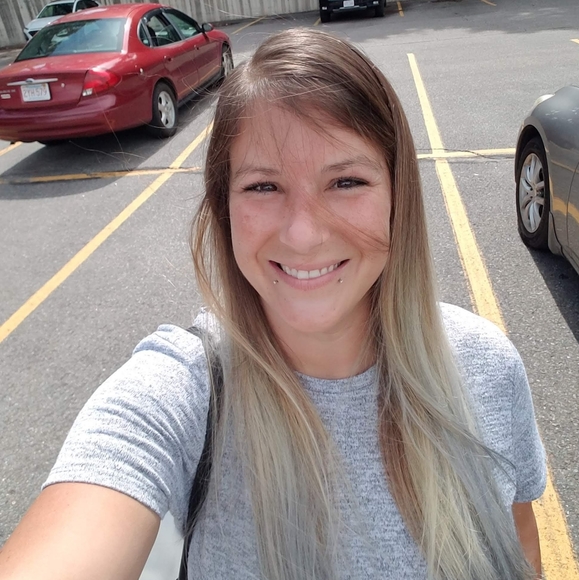 Meet Your Fellow Posher, GINA - Picture 5 of 7